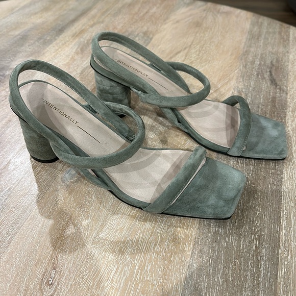 Intentionally Blank Kifton Sandals in Sage. Size 10. - Picture 2 of 8